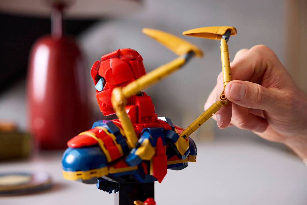 Marvel Iron Spider-Man Bust 76326