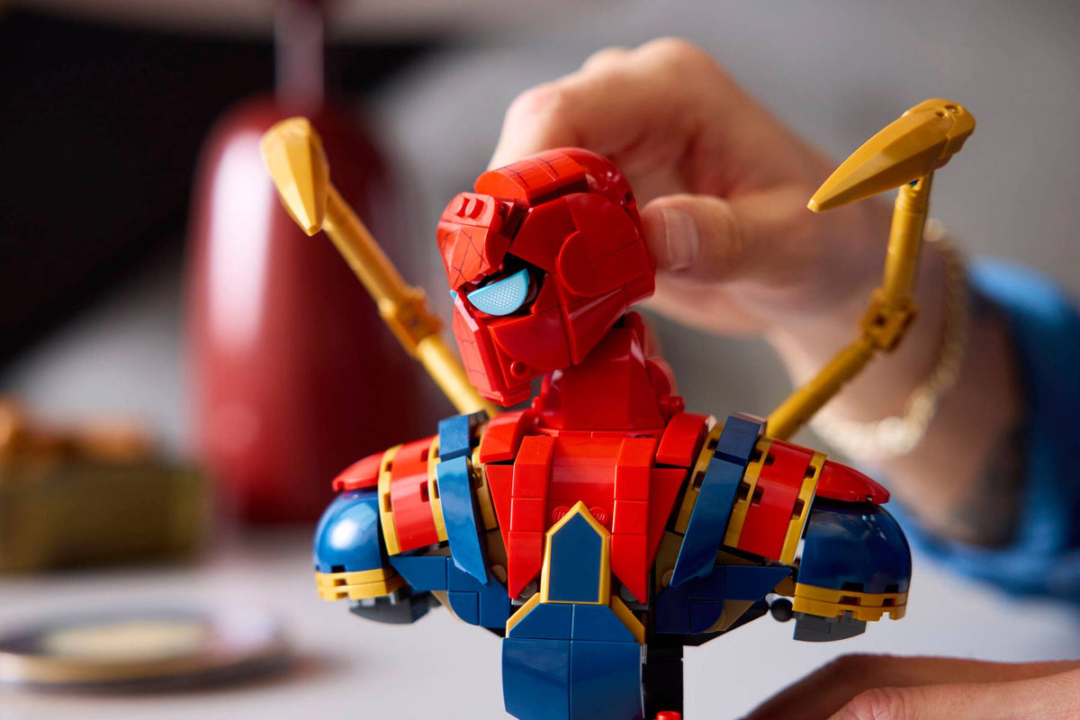 Marvel Iron Spider-Man Bust 76326