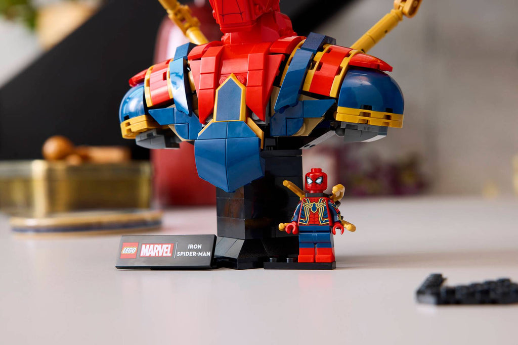 Marvel Iron Spider-Man Bust 76326