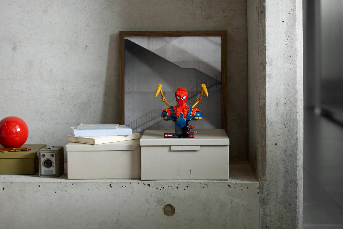Marvel Iron Spider-Man Bust 76326
