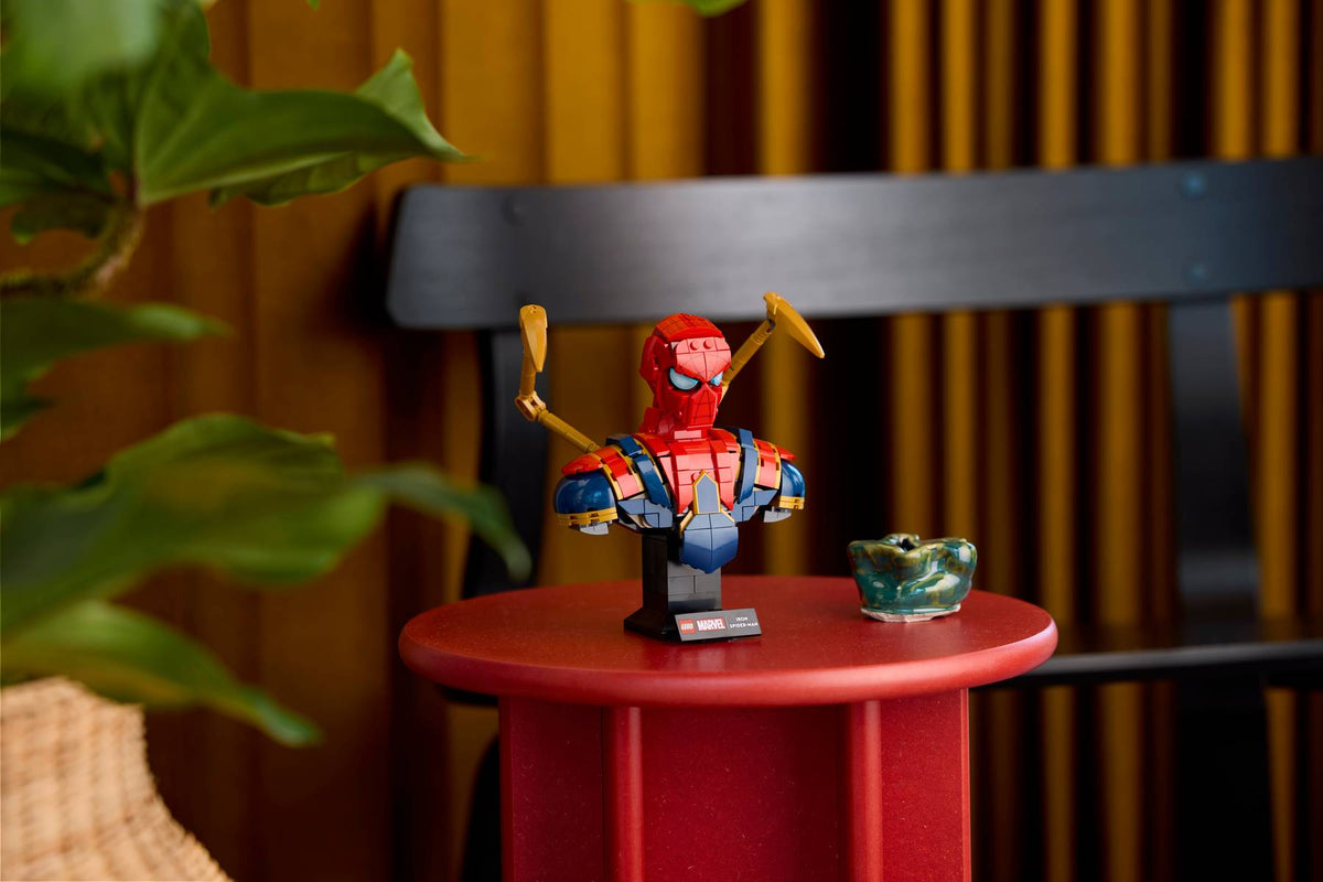 Marvel Iron Spider-Man Bust 76326