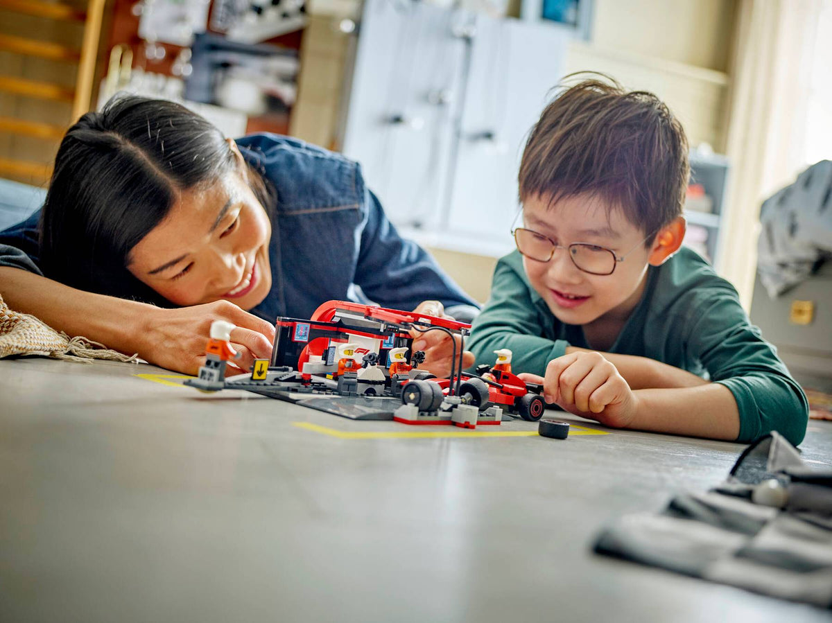 LEGO City F1® Pit Stop & Pit Crew with Ferrari Car 60443